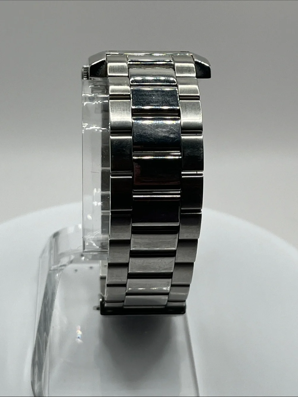 GUESS Men G85401G Fashion Sunburst Silver Tone Quartz Analog 28mm new battery